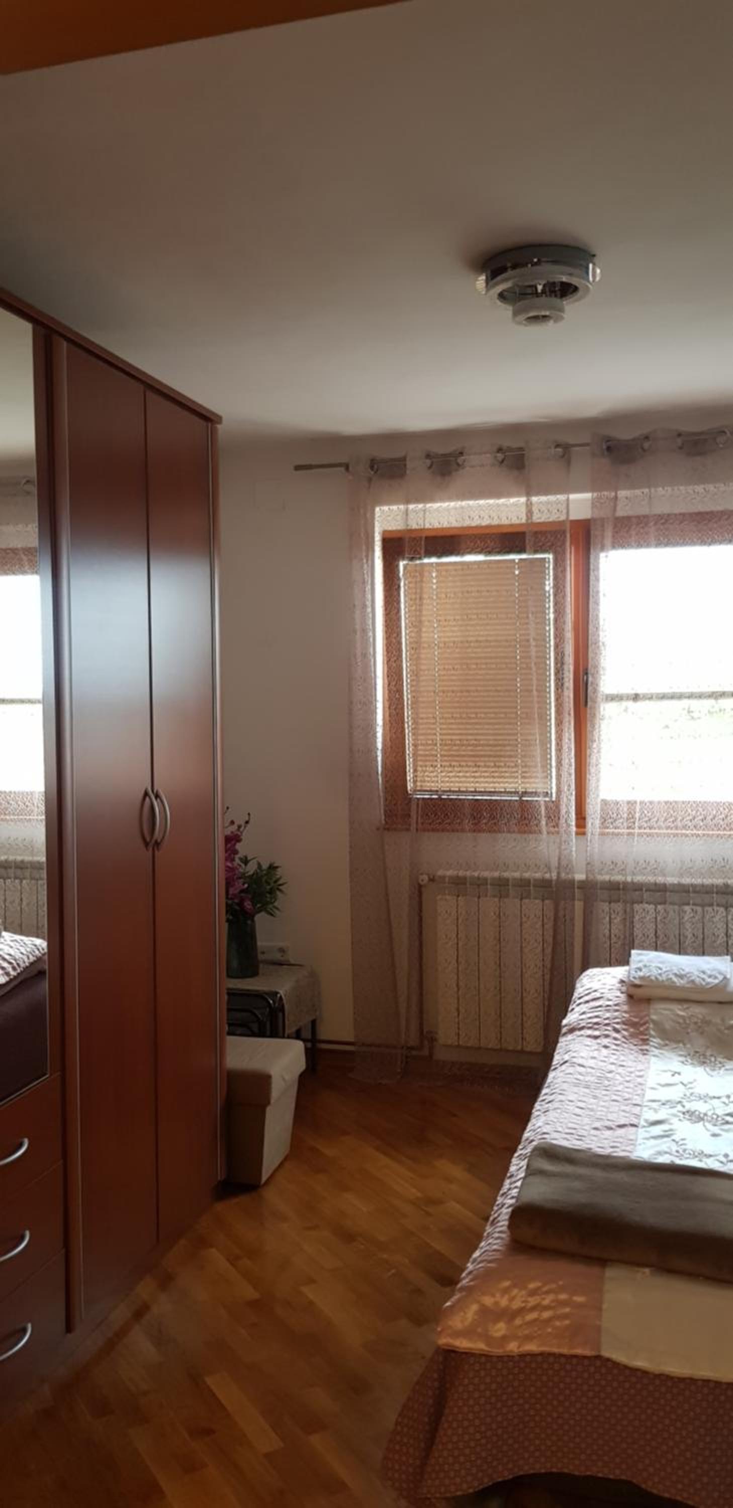 Apartman sa garažom i internetom