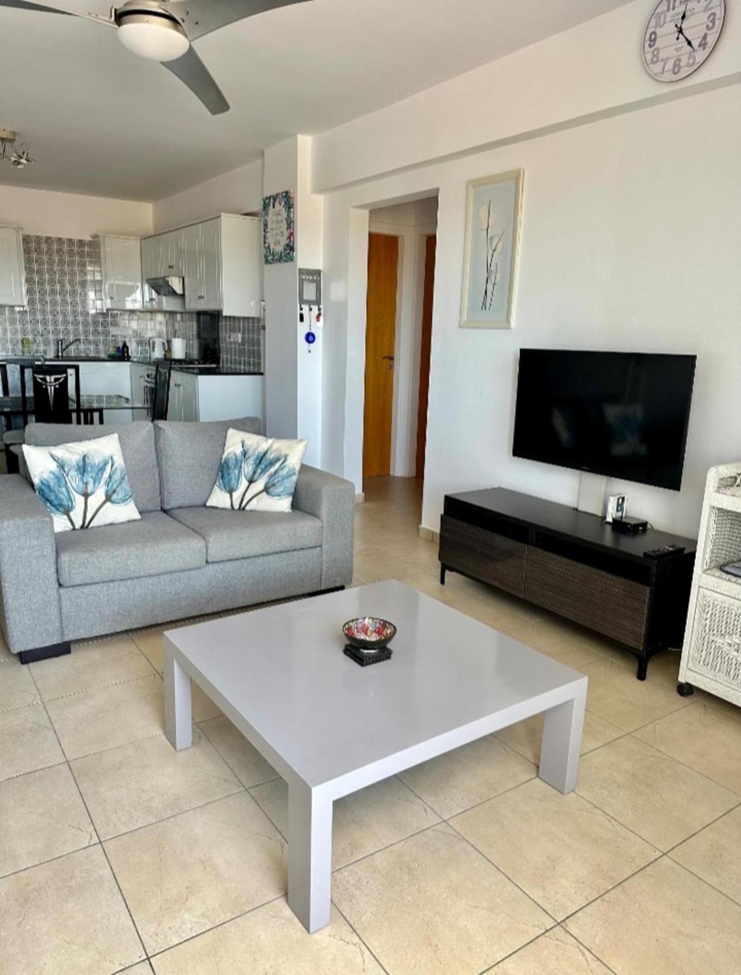 Liopetri 2-Bed Apt Sleeps 6 Pool 10min to Beach view 5