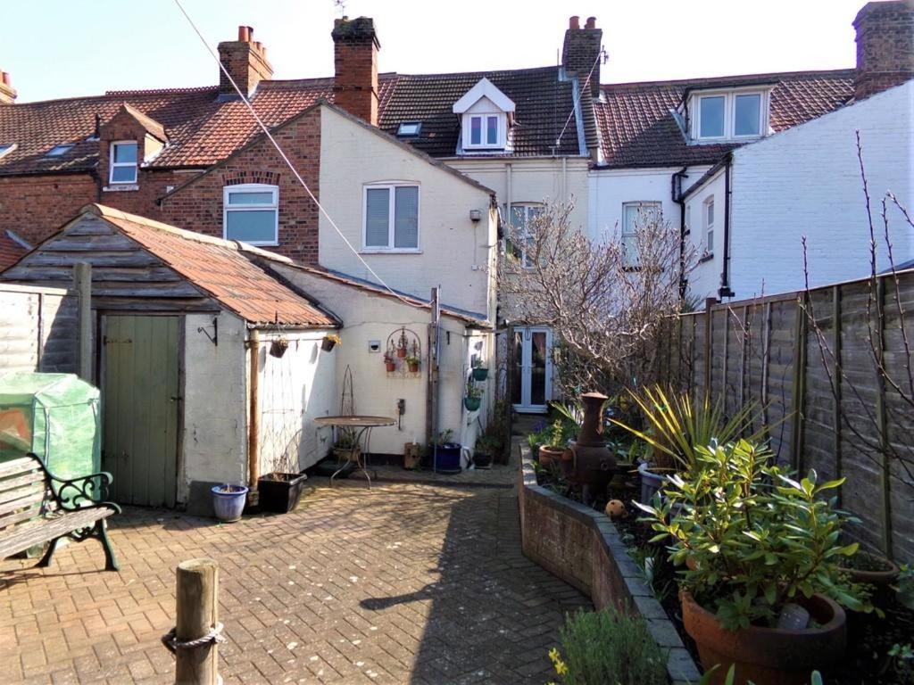 The Halt, Sheringham - 2x car spaces, Family friendly holiday home close to beach view 4