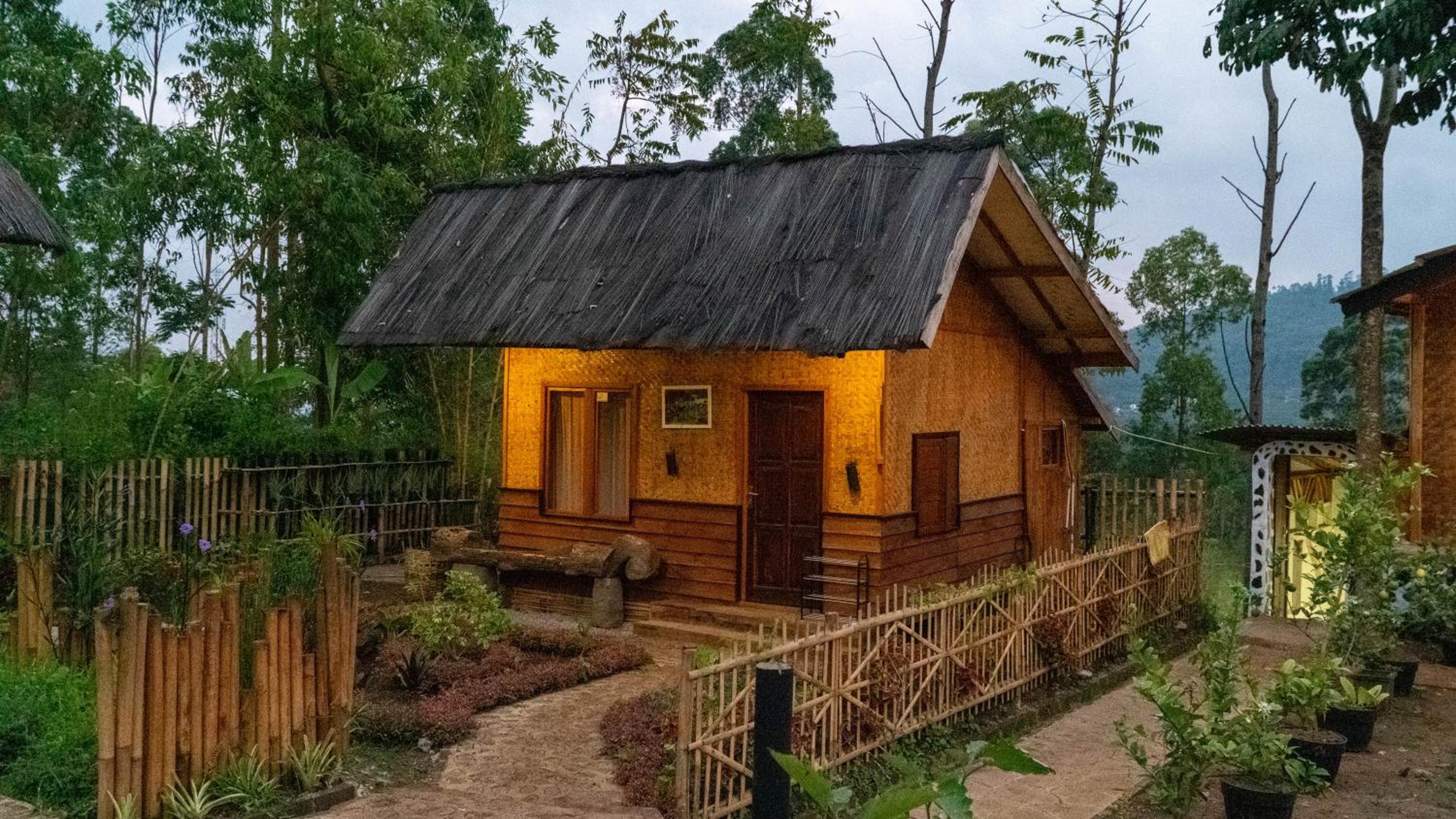 Kampung Bareto Cottage And Resto view 3