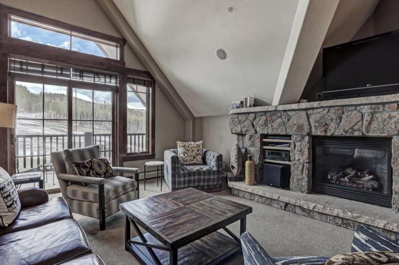 Crystal Peak Lodge 4 Bedroom Ski In, Ski Out Slopeside Condo At The Base Of Peak 7 view 2