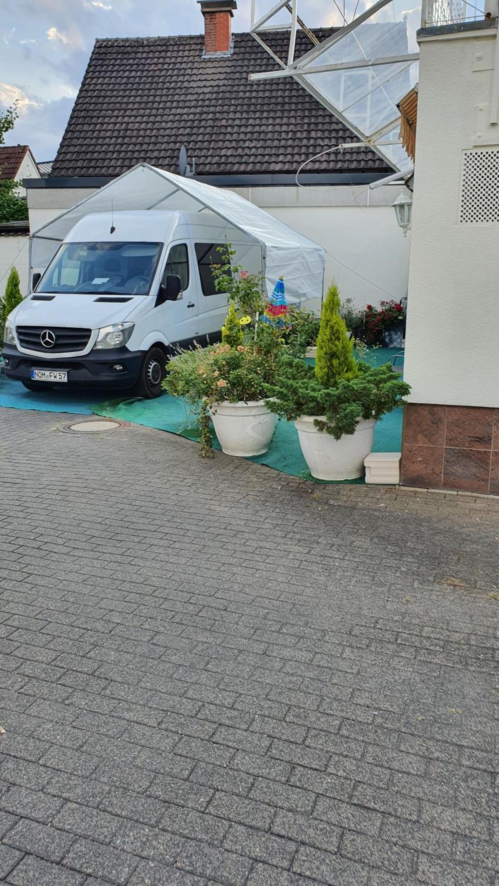 51381Leverkusen Ferienwo - Monteurwo - Bungalow - 6 Pers. - drei Zim je 2 Betten - löffelfertig -Zur Sonnenblume