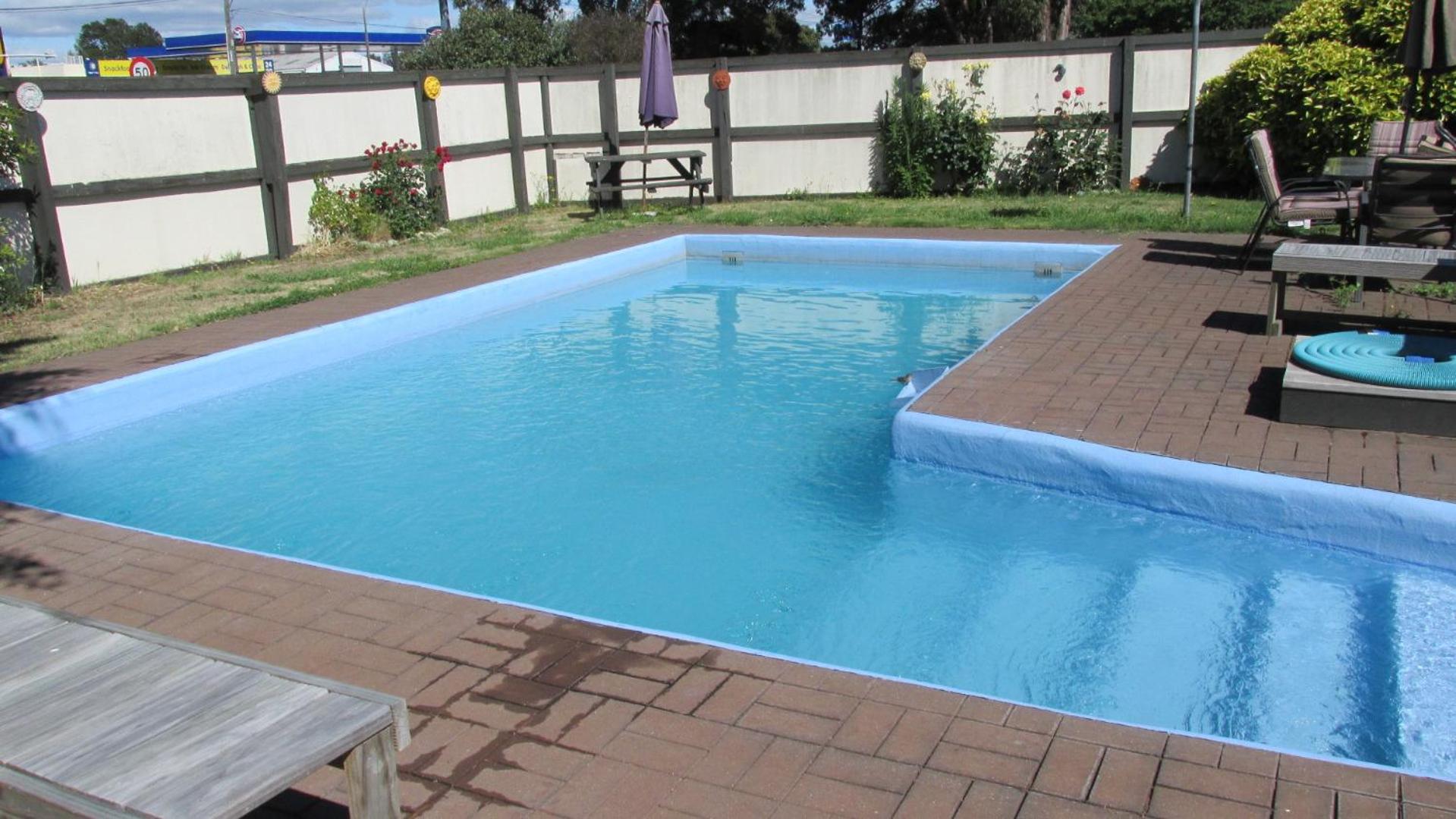 Camberley Court Motel