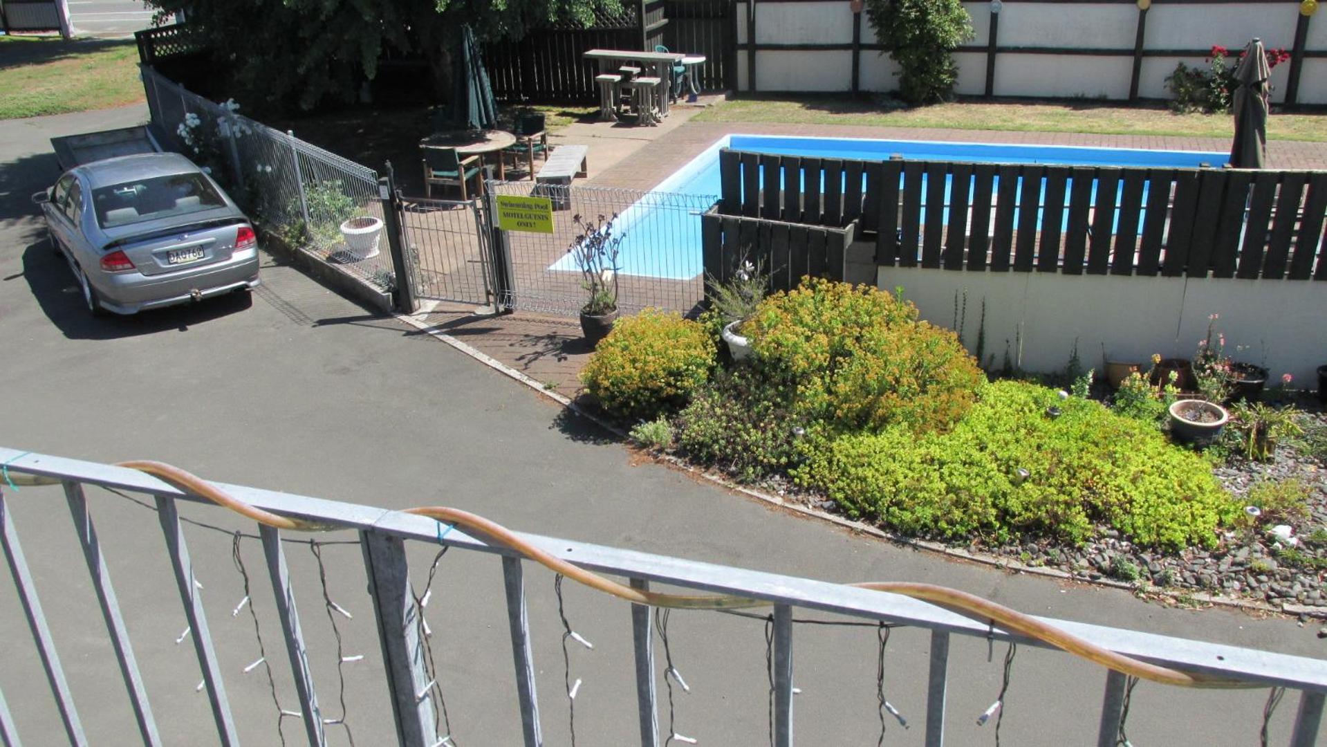 Camberley Court Motel