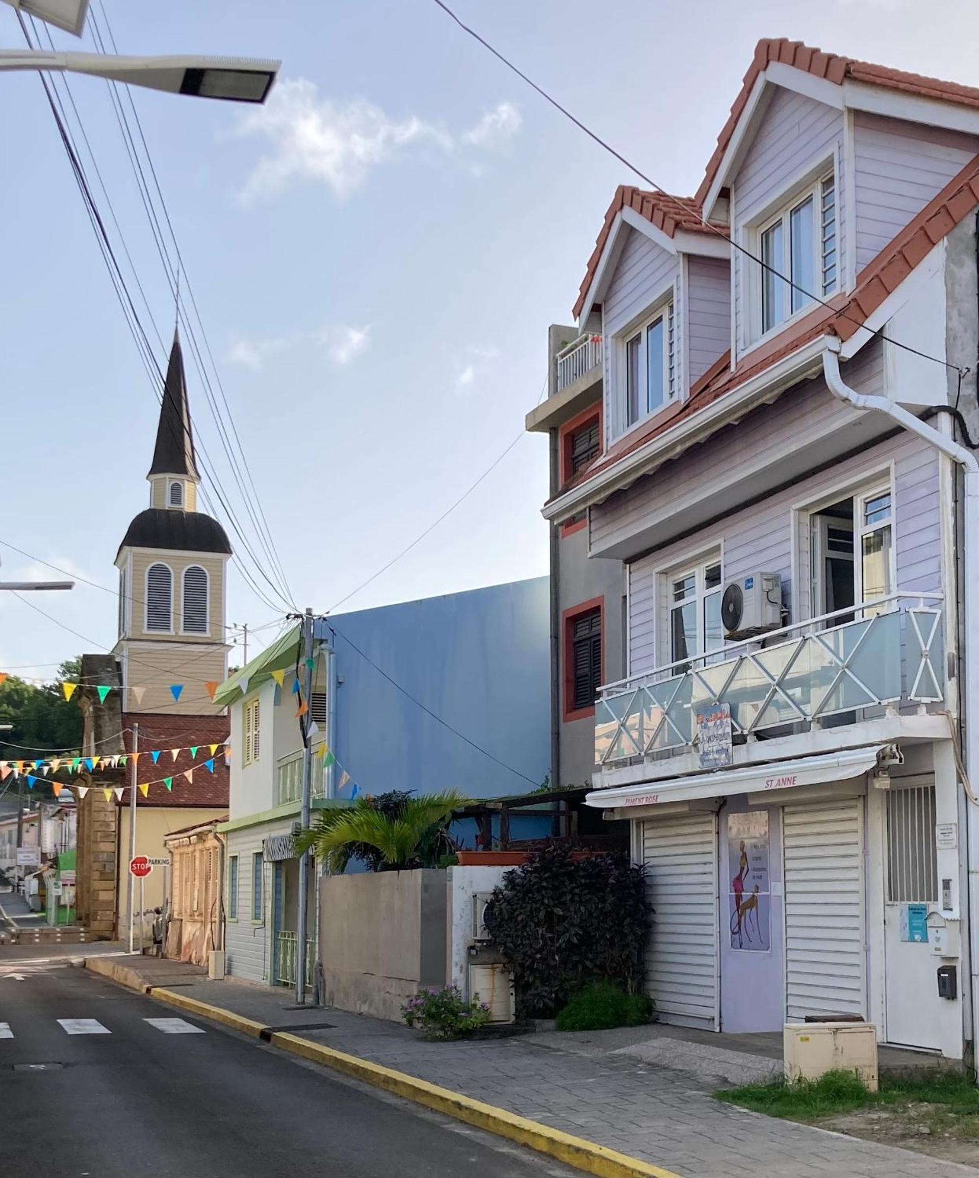 Le Toutapied , Sainte-Anne, appartement en plein centre view 3