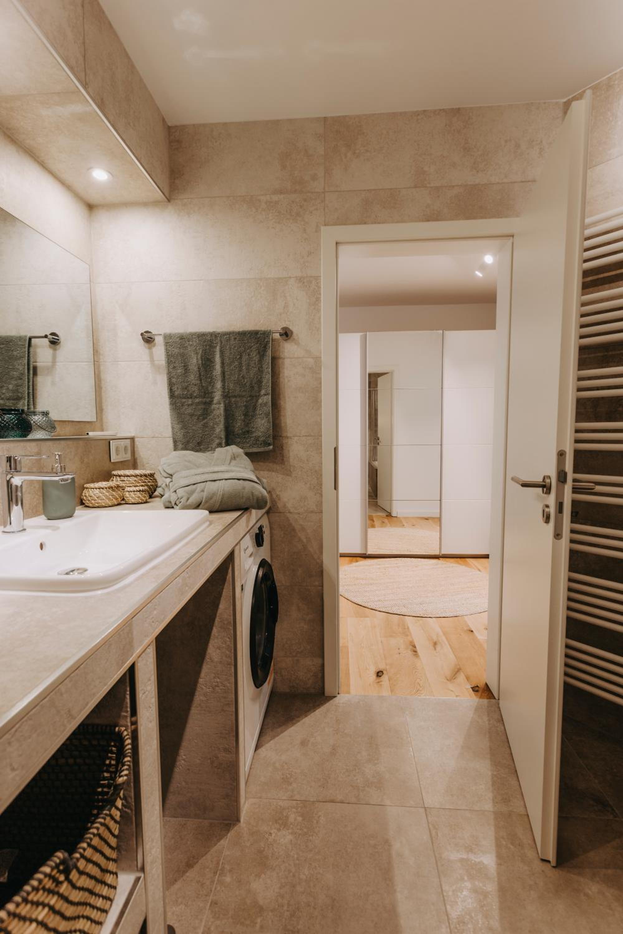 TRABER APARTMENTS im Herzen Leipzigs Balkon Parkplatz