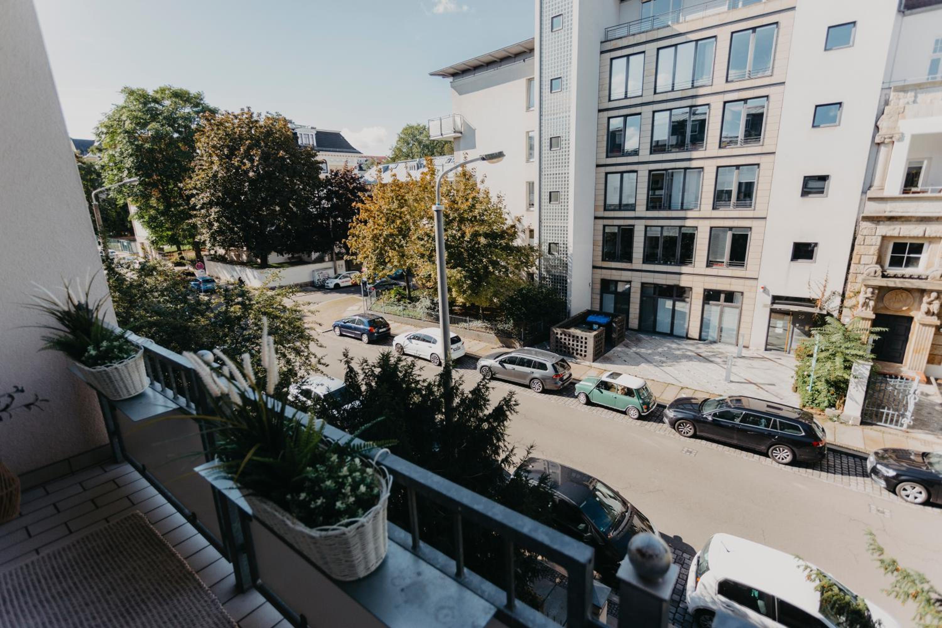 TRABER APARTMENTS im Herzen Leipzigs Balkon Parkplatz
