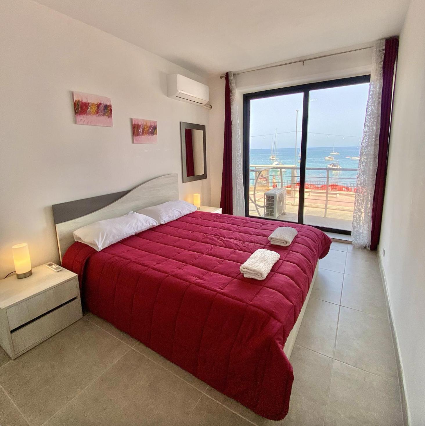 F1 1 Lovely room, bathroom and living shared — St Julian's