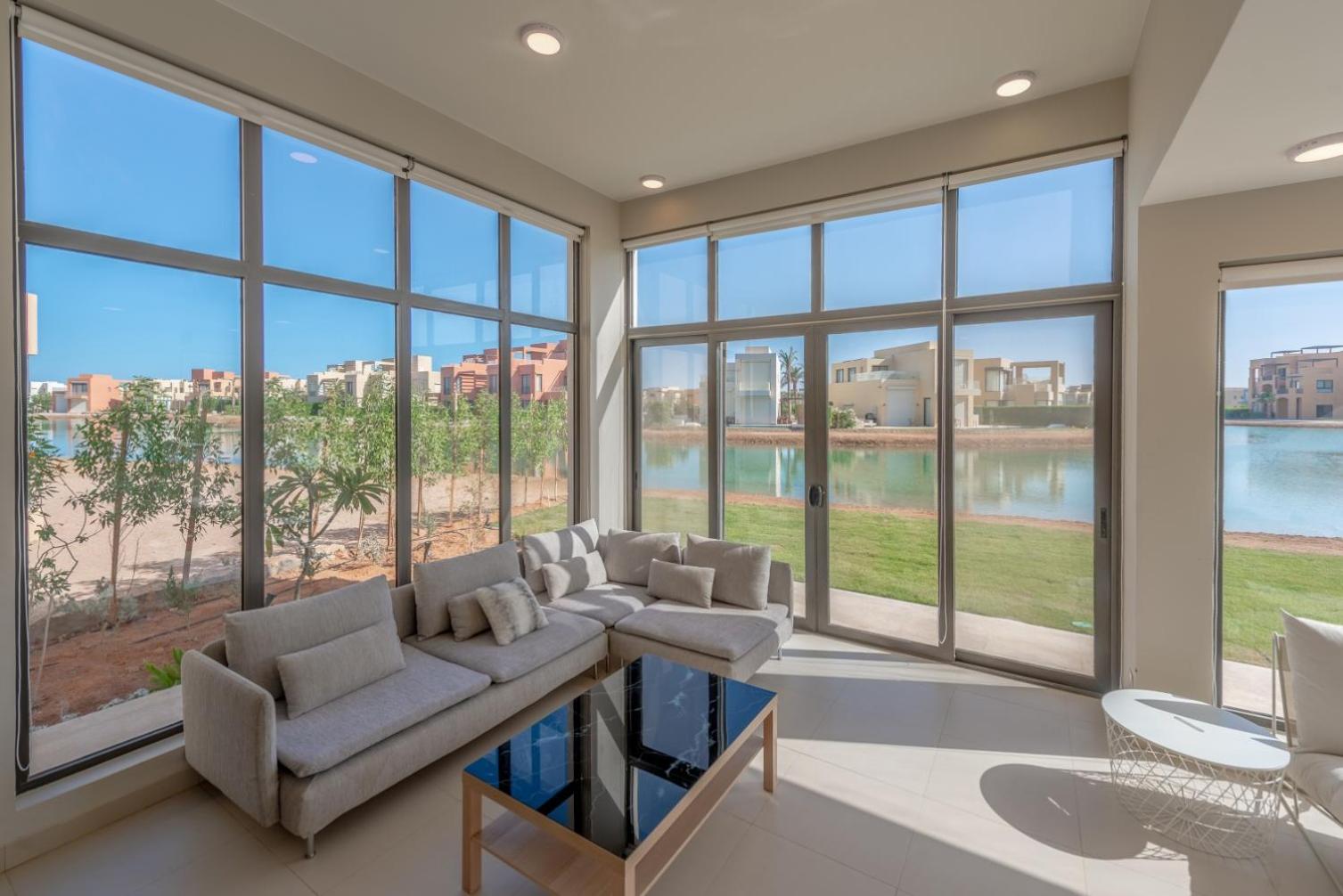 Light-Filled 4-Bedroom Villa in Tawila, El Gouna. Jacuzzi & Lagoon view 2