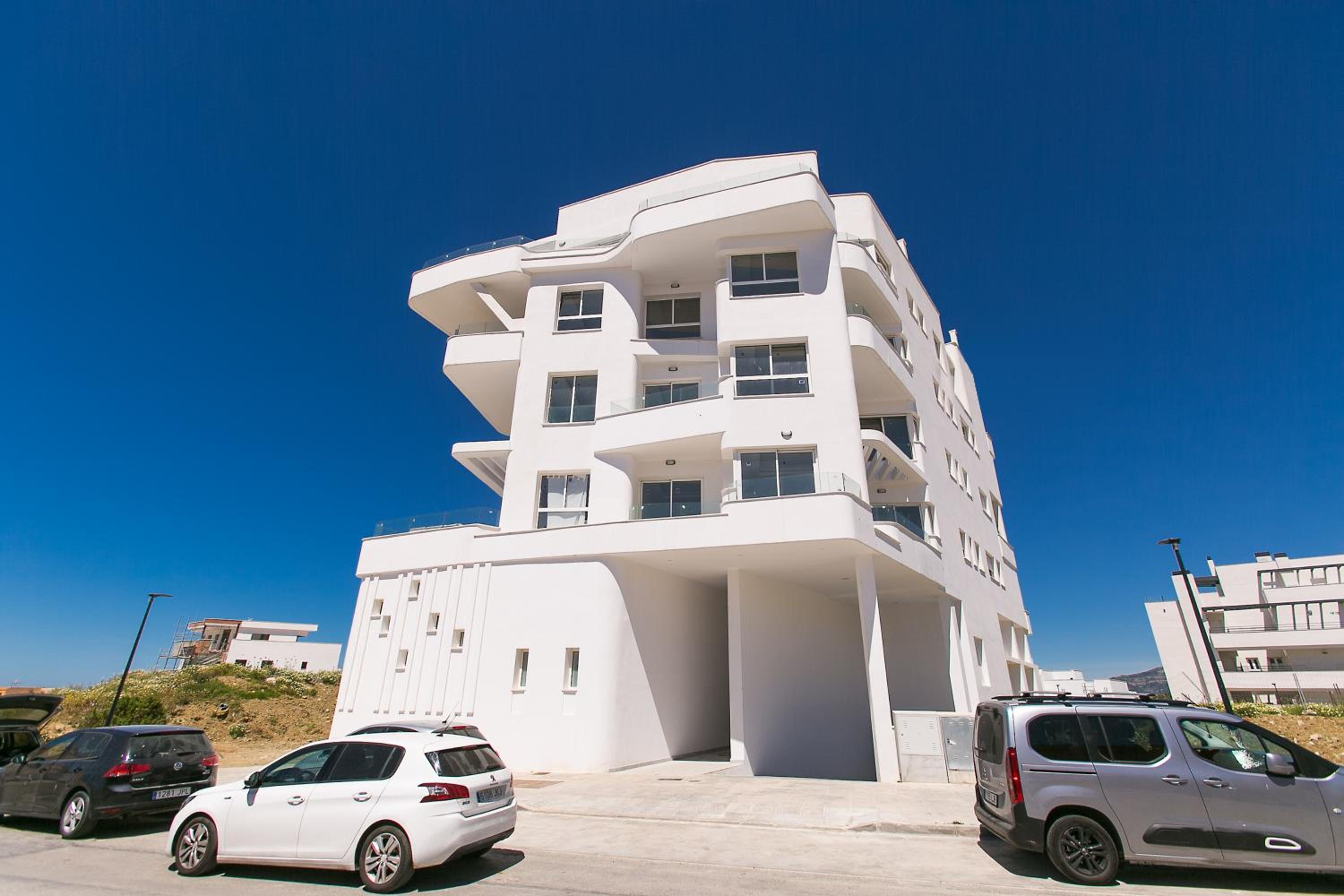 Sea Breeze, large apartment with workspaces & a great view view 4
