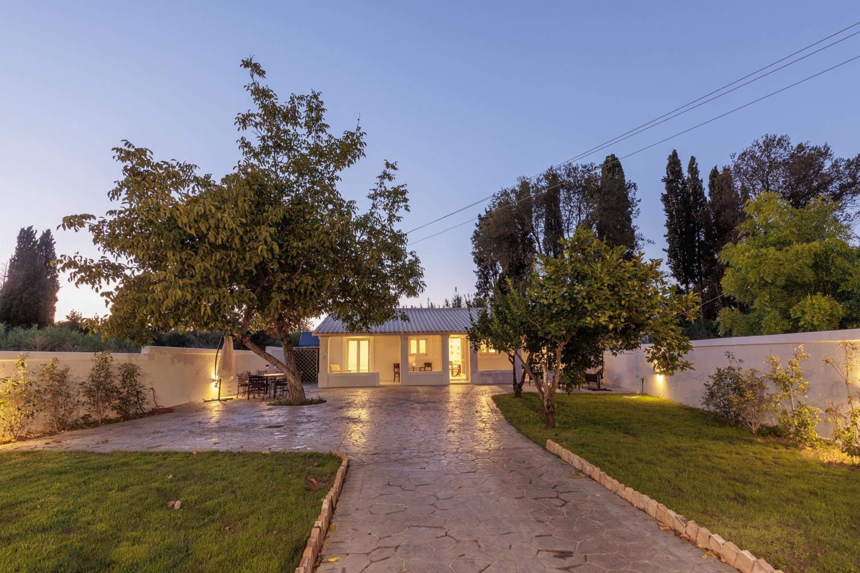 Walnut House - Peaceful Private Garden