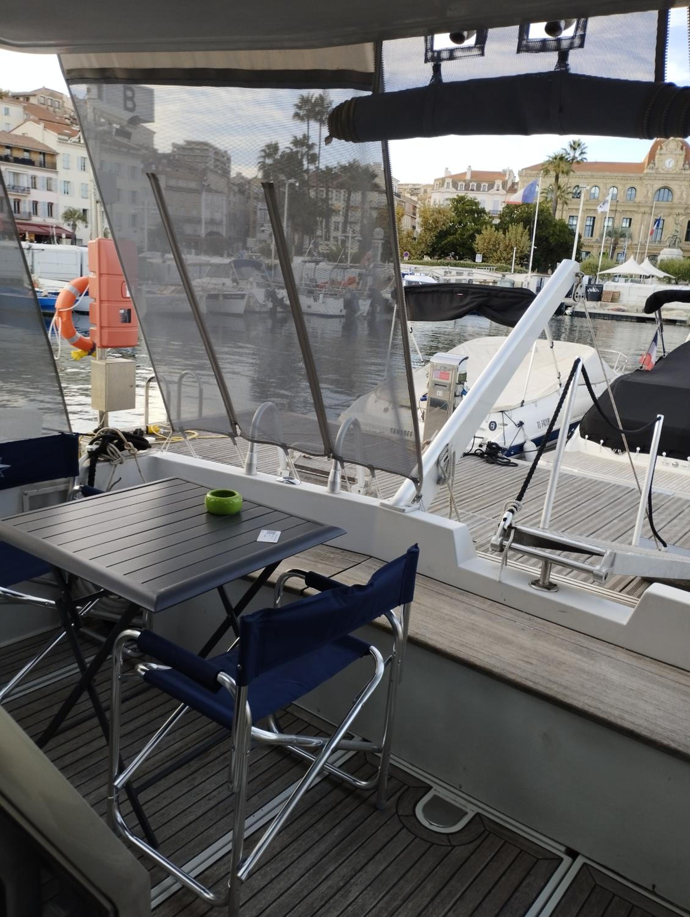 Ferretti 36 ' Bateau à Quai Vieux-Port Cannes Festival La Croisette photo 2