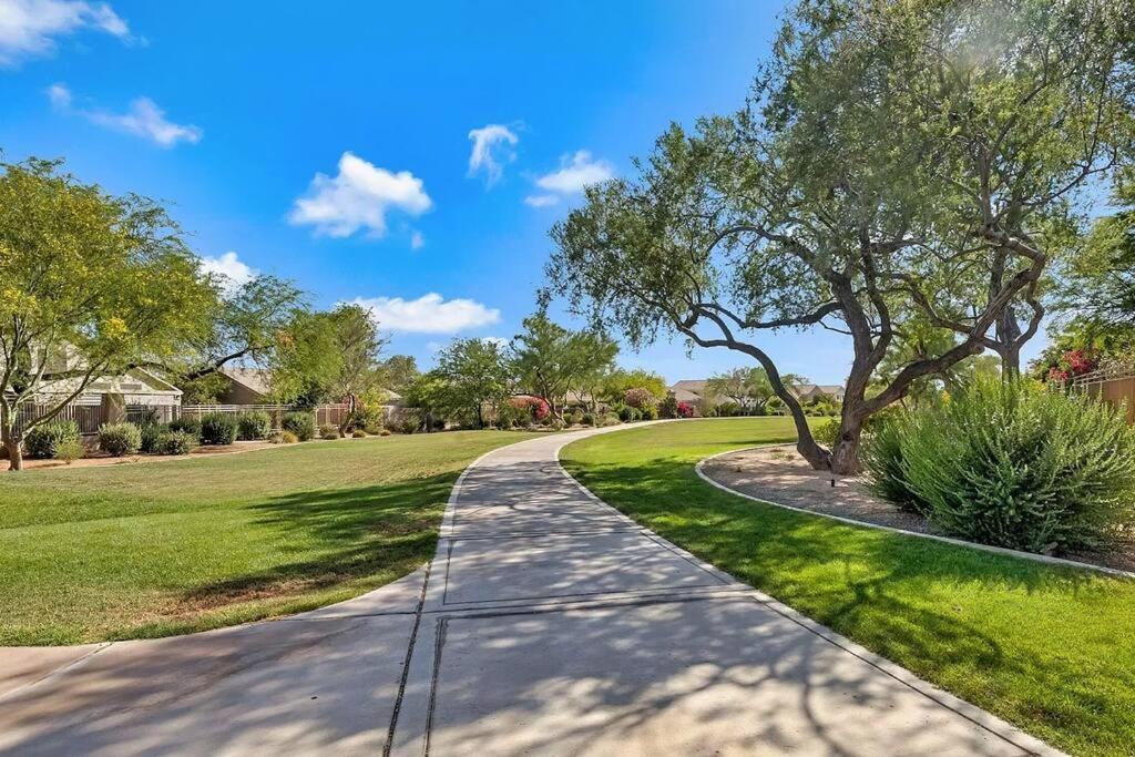 Amazing backyard, private pool, pool table, 5 beds view 4