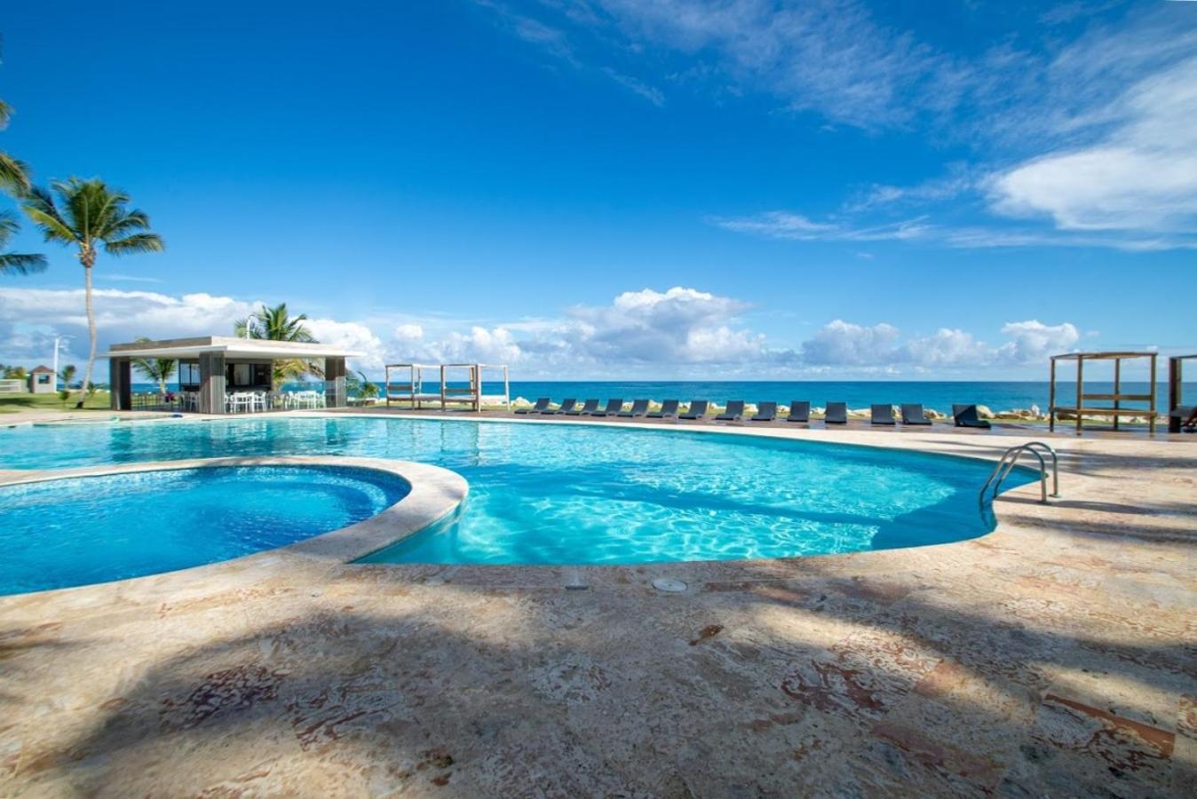 Seawinds Studio - Beachfront Getaway