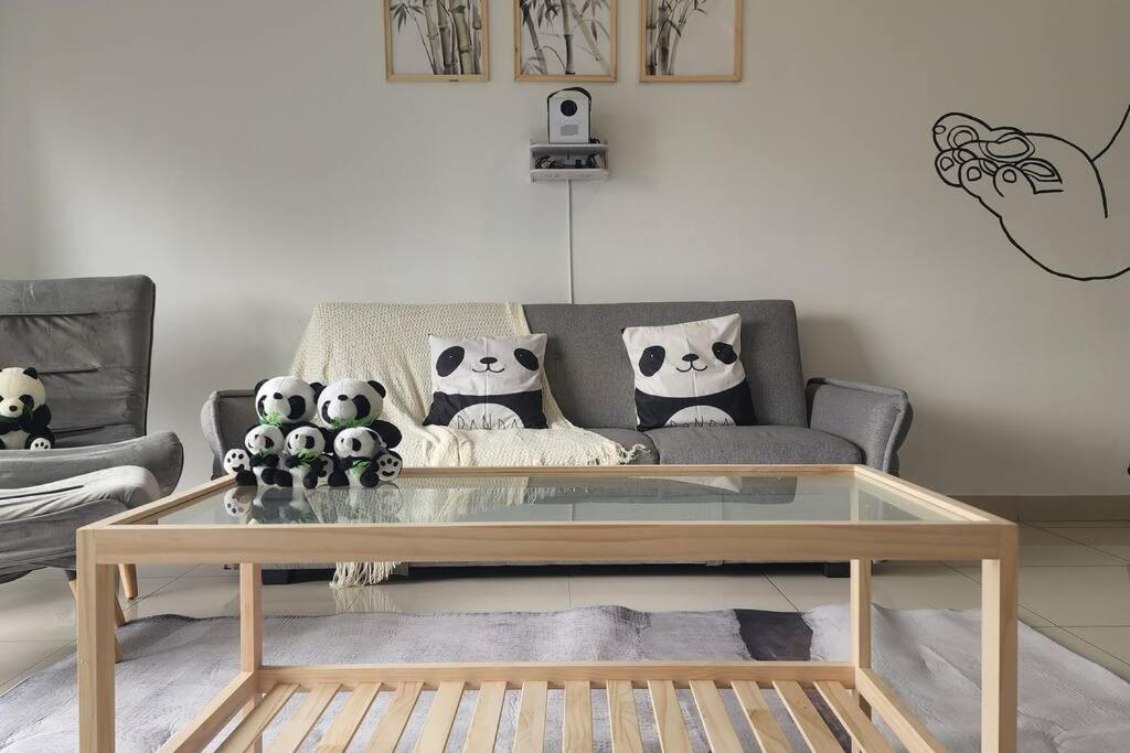 Netflix High Speed Internet 9pax Cinema Theme house Setiawalk with pool photo 1