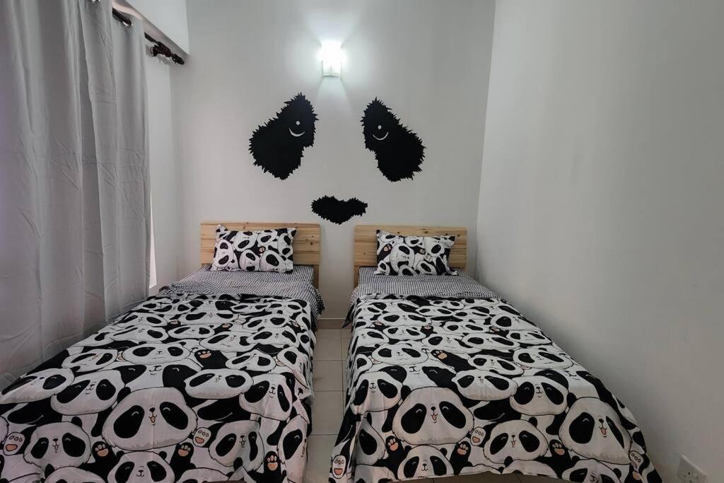 Netflix High Speed Internet 9pax Cinema Theme house Setiawalk with pool photo 2