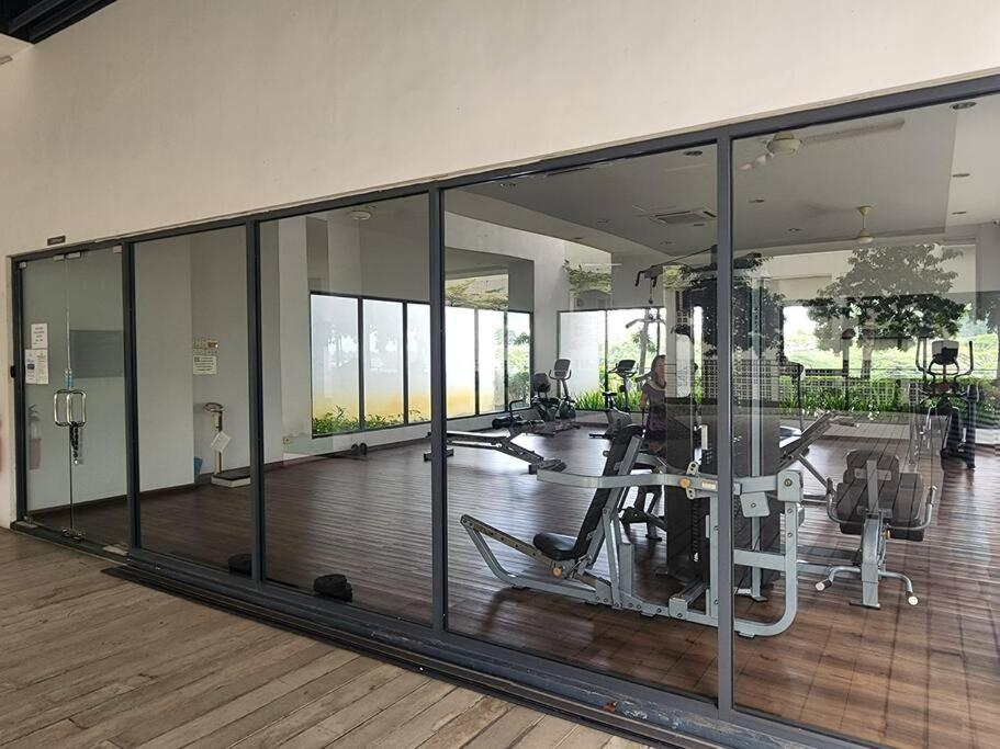 Netflix High Speed Internet 9pax Cinema Theme house Setiawalk with pool photo 3
