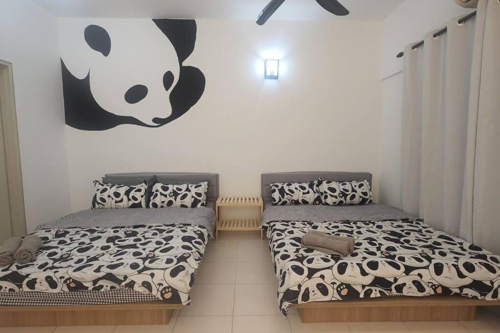 Netflix High Speed Internet 9pax Cinema Theme house Setiawalk with pool photo 7
