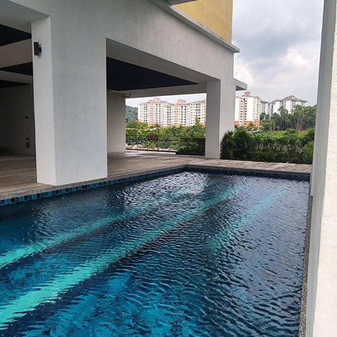 Netflix High Speed Internet 9pax Cinema Theme house Setiawalk with pool