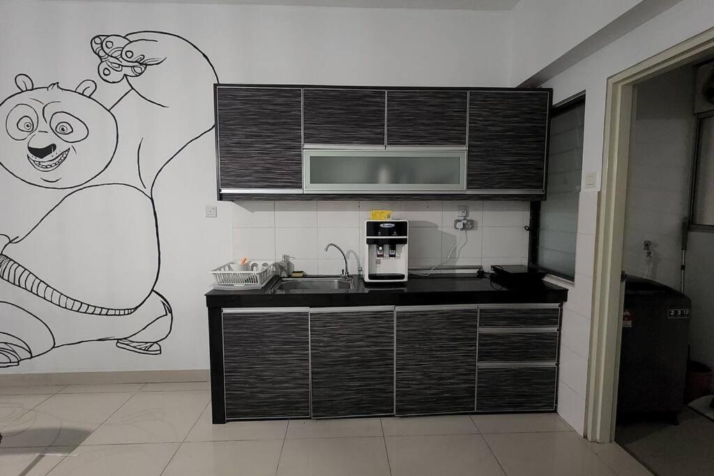 Netflix High Speed Internet 9pax Cinema Theme house Setiawalk with pool