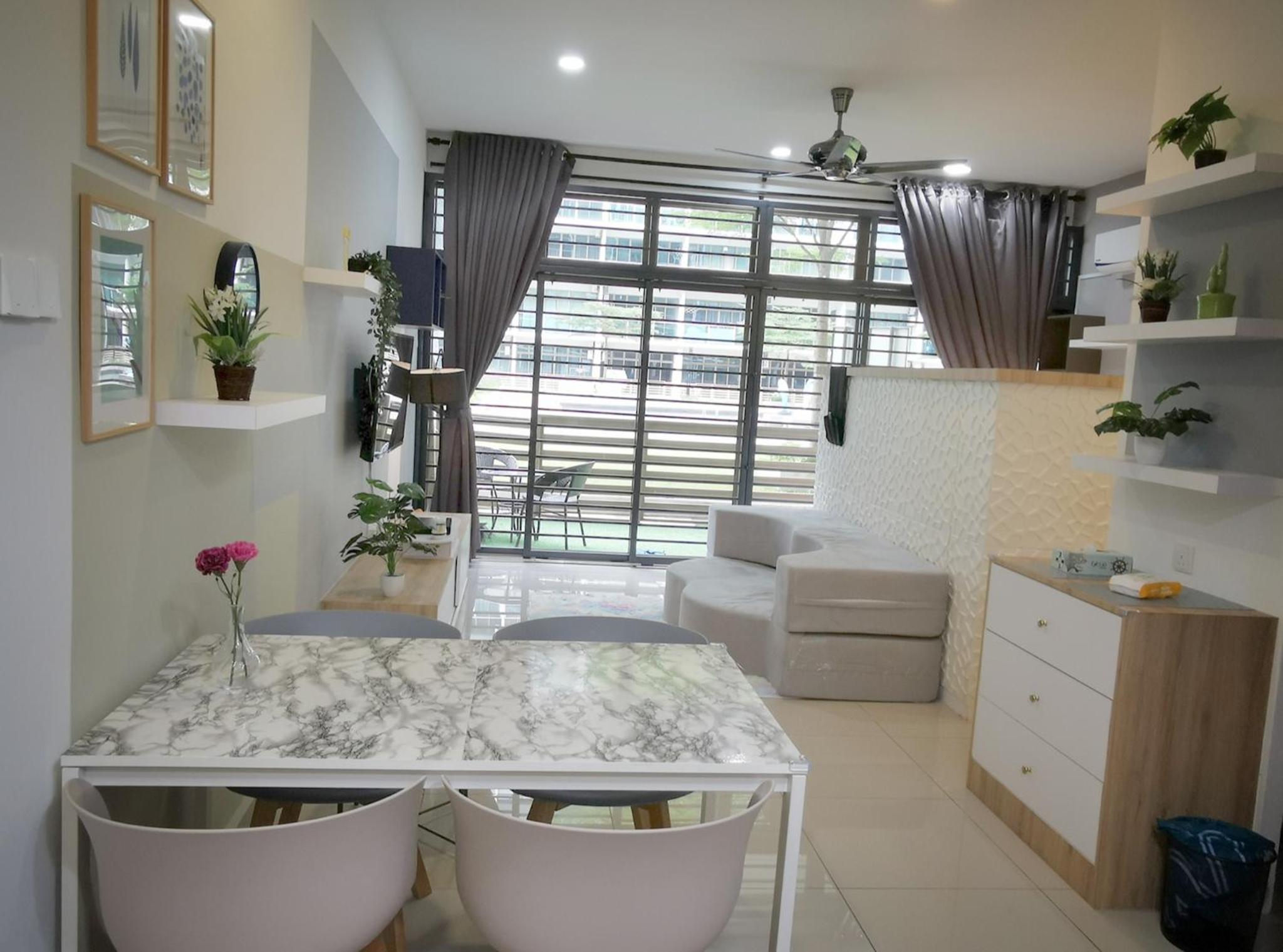Studio with swimming pool access from the patio at Palazio Mount Austin IKEA AEON by GDRAGON HomeStay