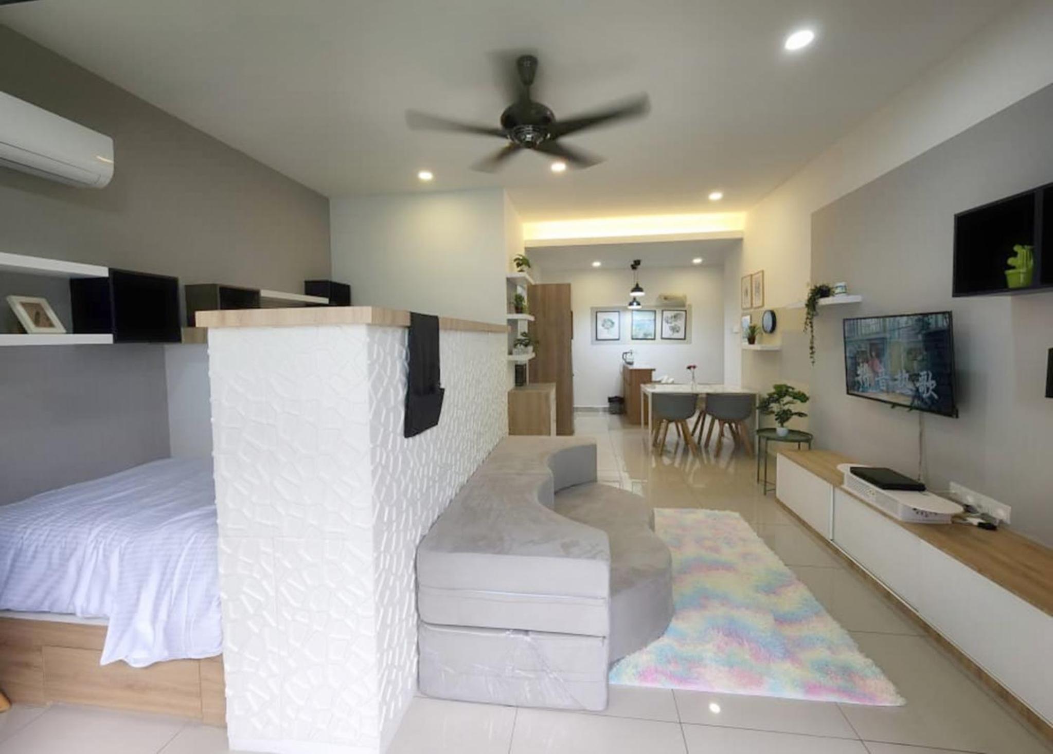 Studio with swimming pool access from the patio at Palazio Mount Austin IKEA AEON by GDRAGON HomeStay
