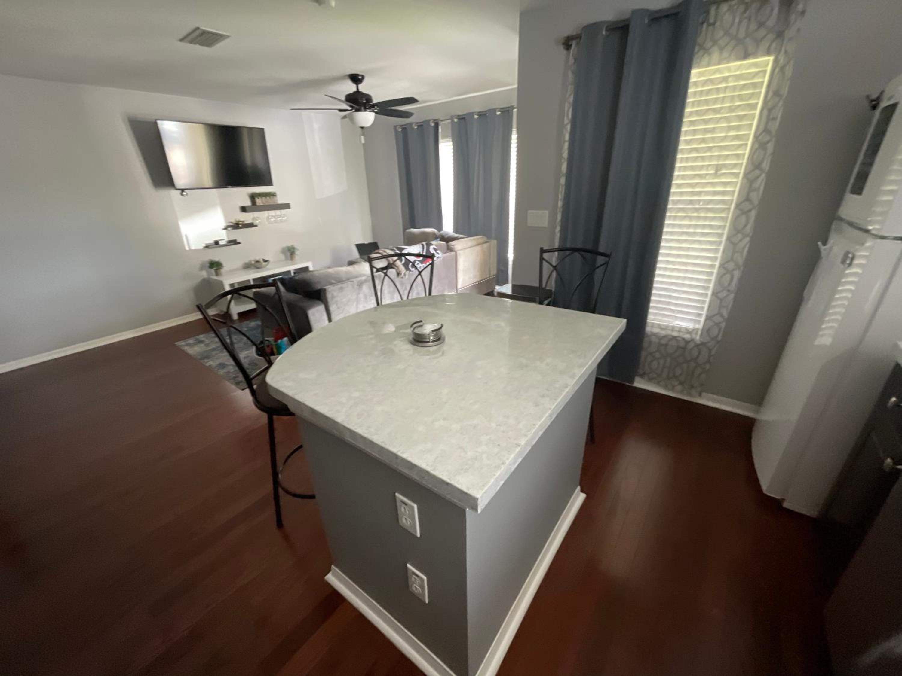 Cozy Oasis near Disney! 4 bedroom 3 bath Townhouse! view 2