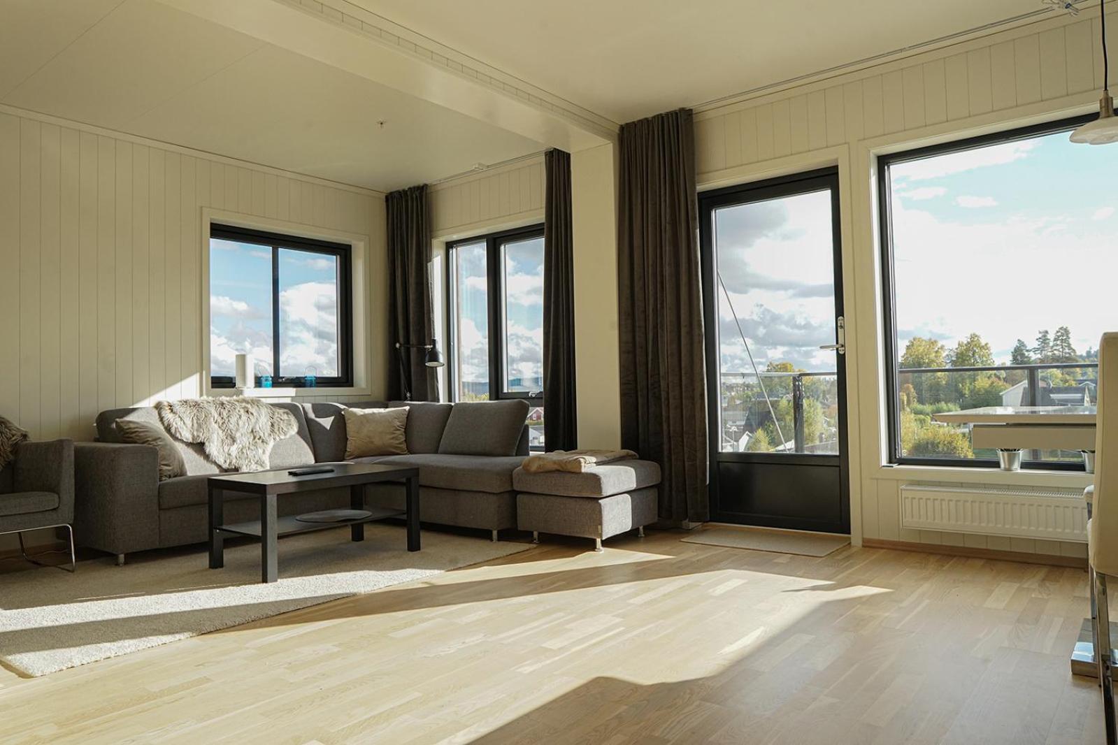Two bedroom apartment, top floor, stunning views view 2