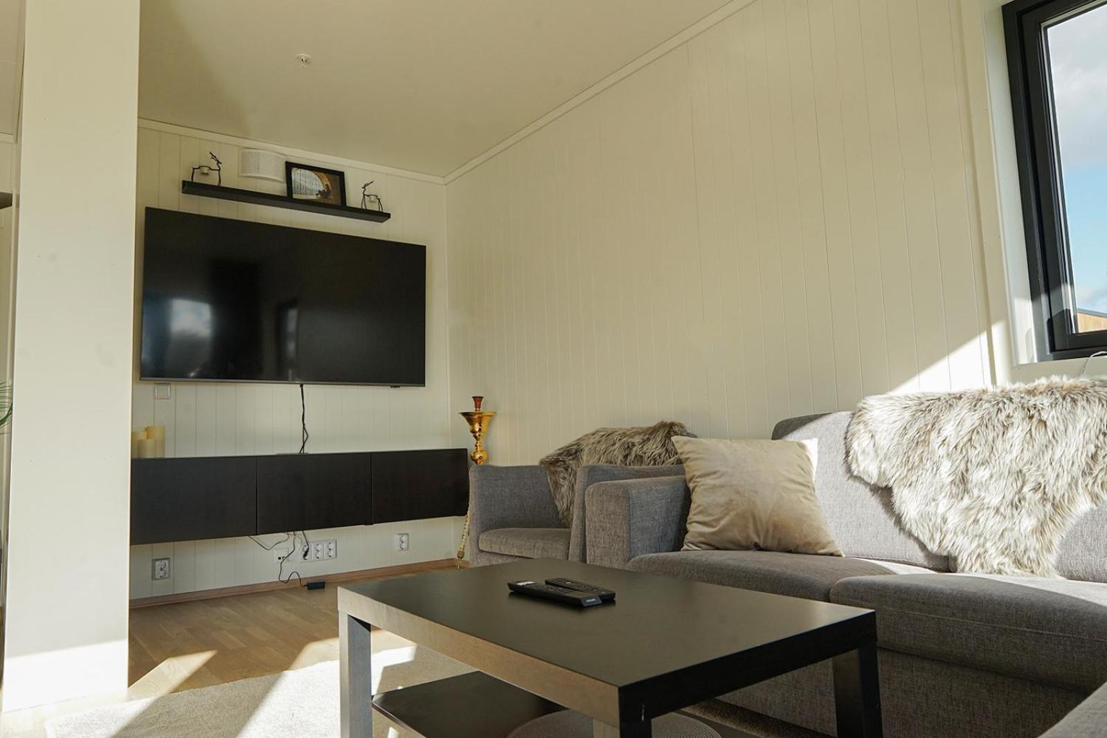 Two bedroom apartment, top floor, stunning views view 4