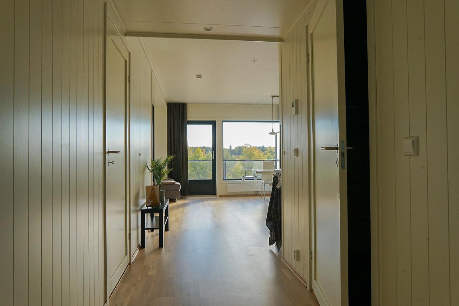 Two bedroom apartment, top floor, stunning views view 3