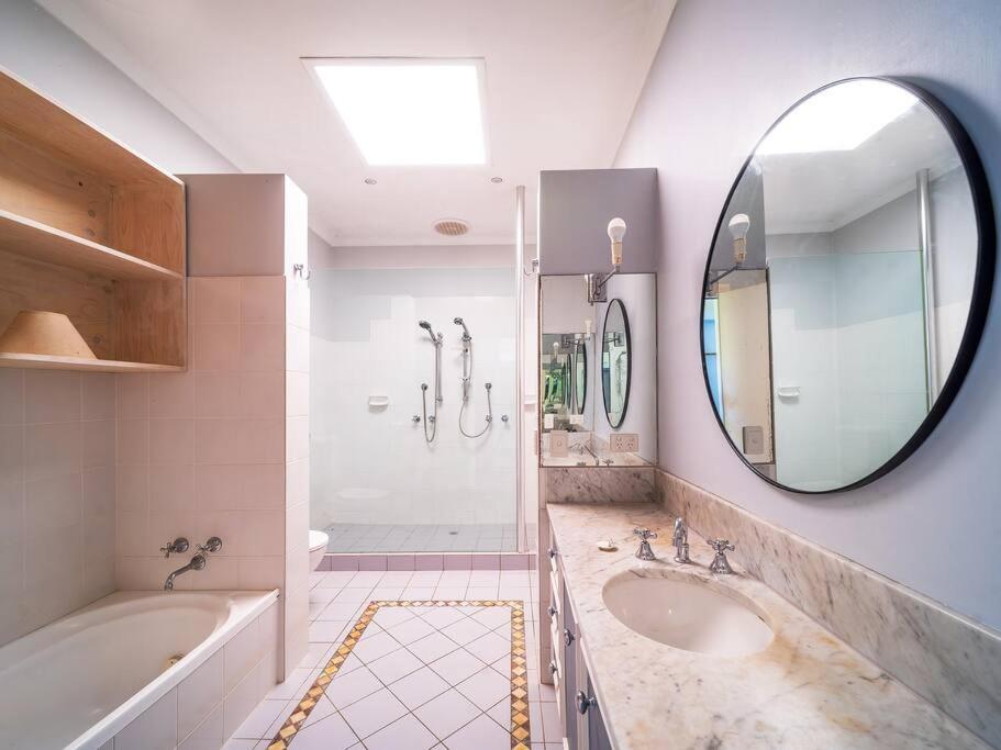 3-bedroom home 4km to Grand Prix track