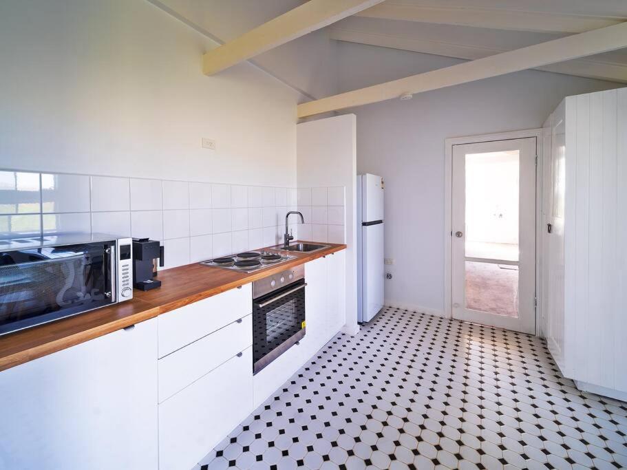 3-bedroom home 4km to Grand Prix track
