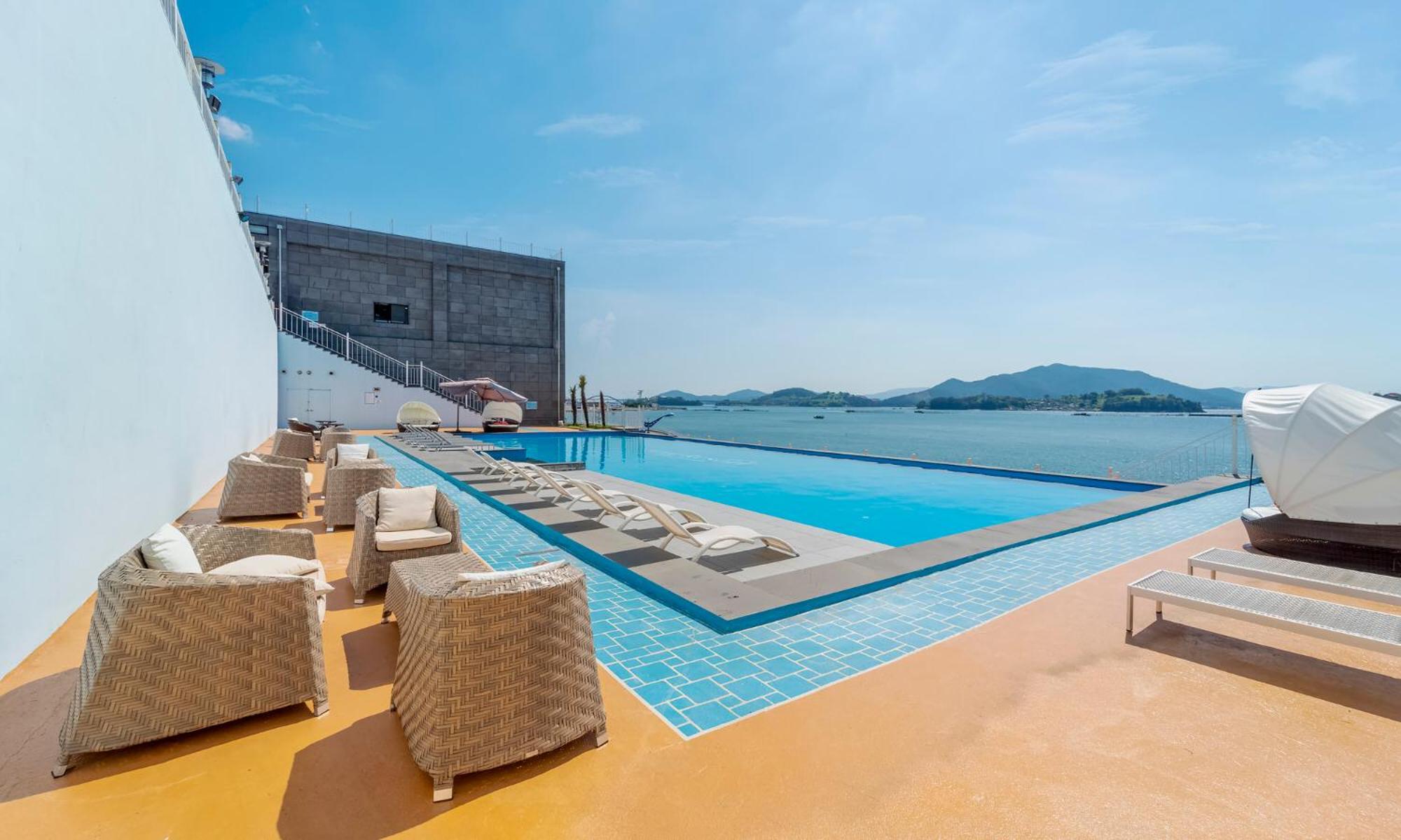 Arte Resort Spa & Pool Villa
