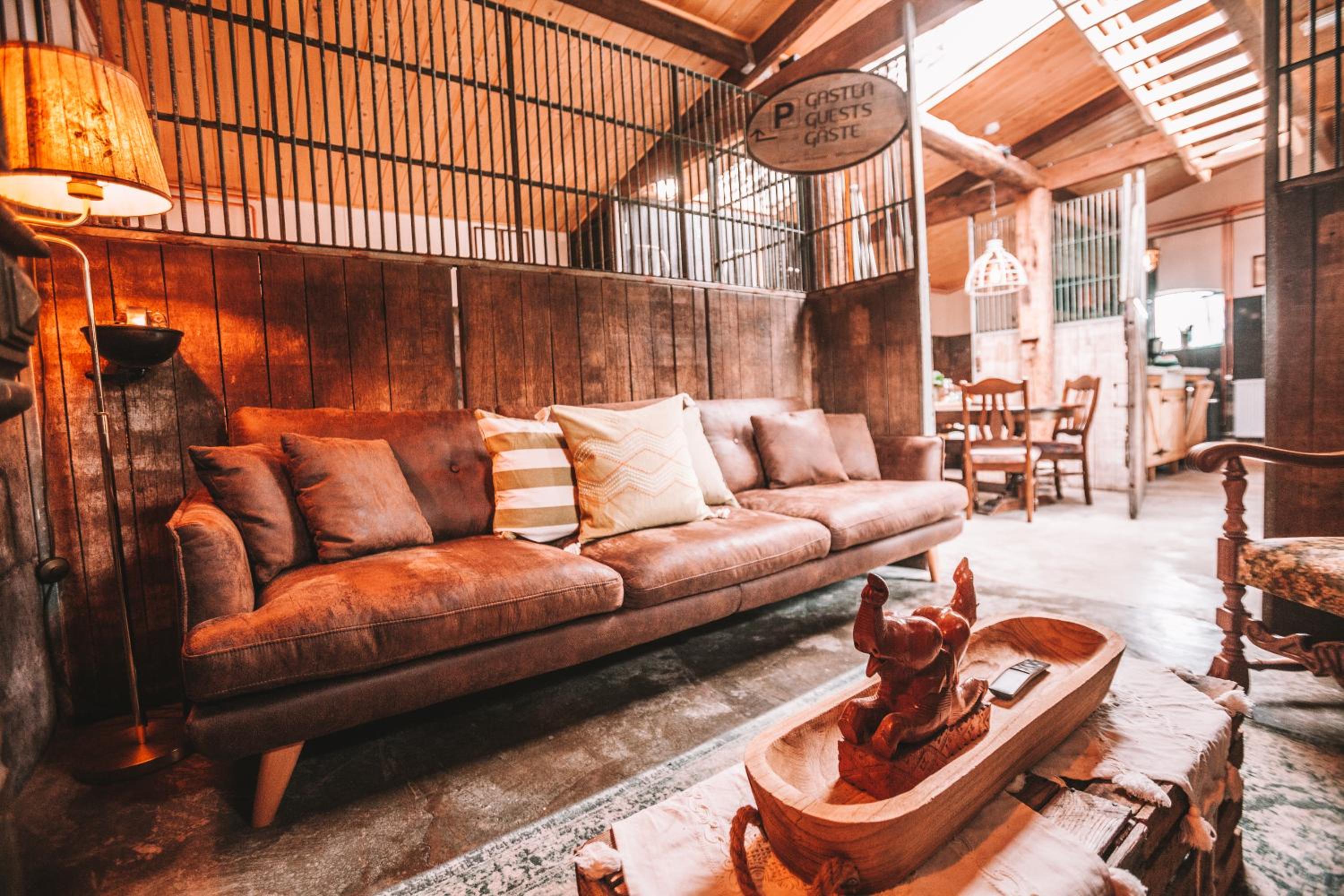 Hotel CRASH'NSTAY - Paardenstal