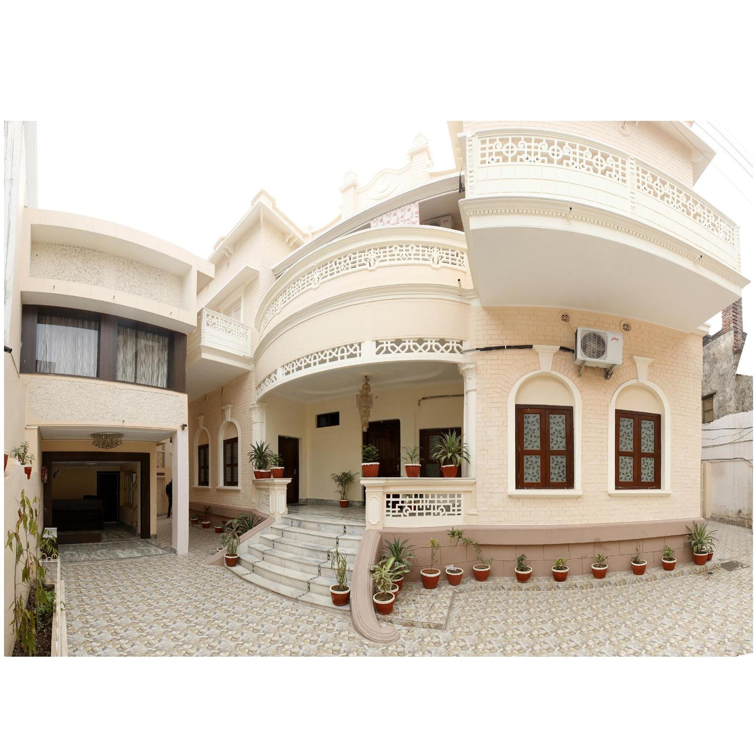 Shree Ganesha Palace Near Kashi Vishwanath Temple
