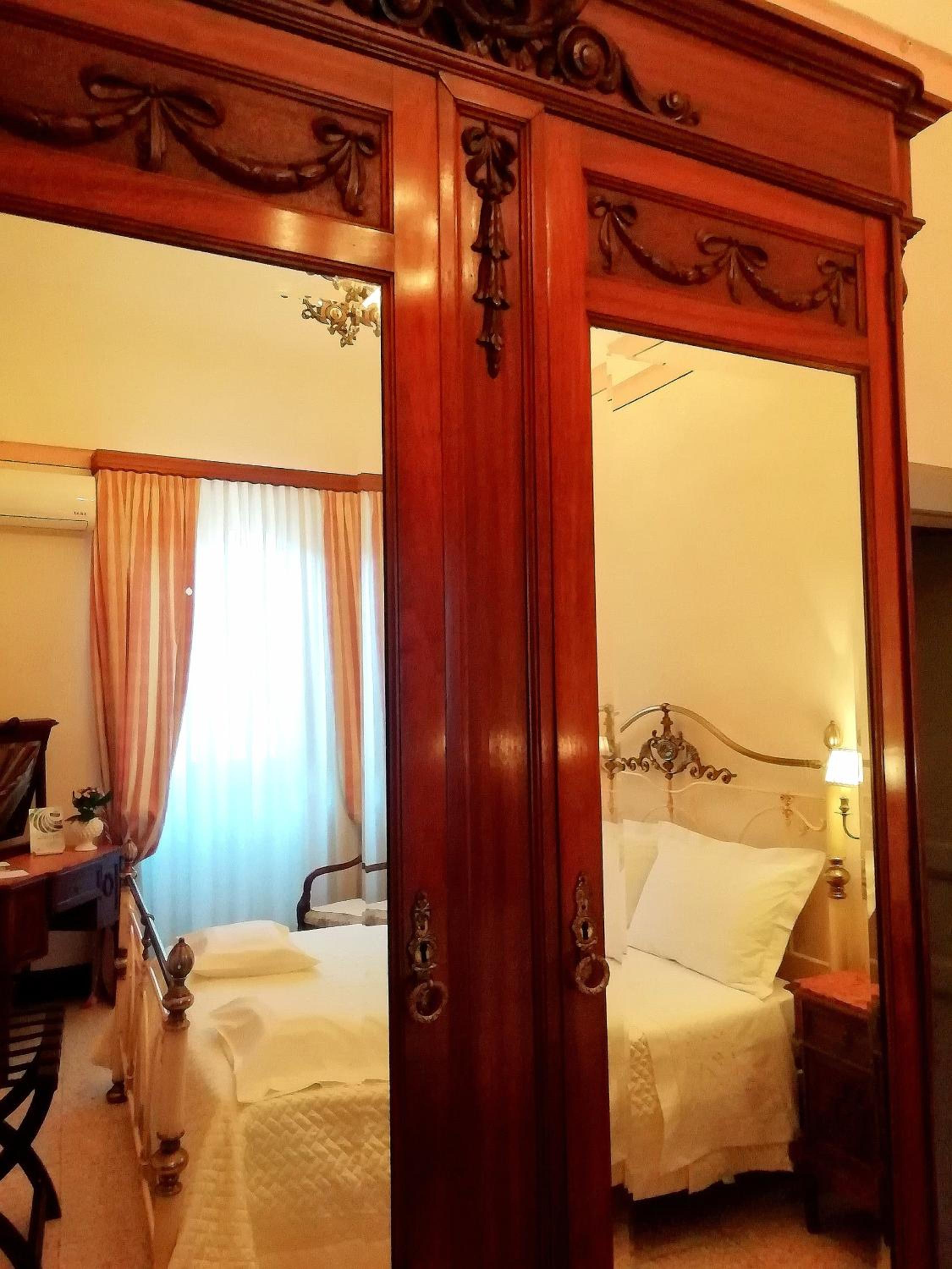 Adeste 41 en Scicli — hotel room