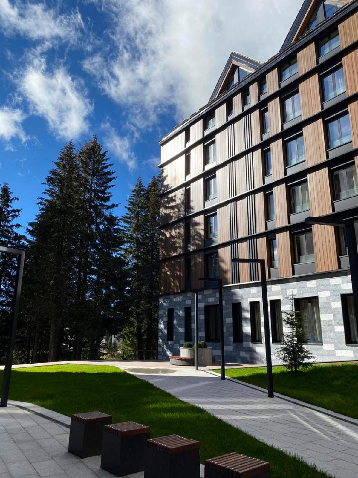 Select Lux Woodside Residences view 4