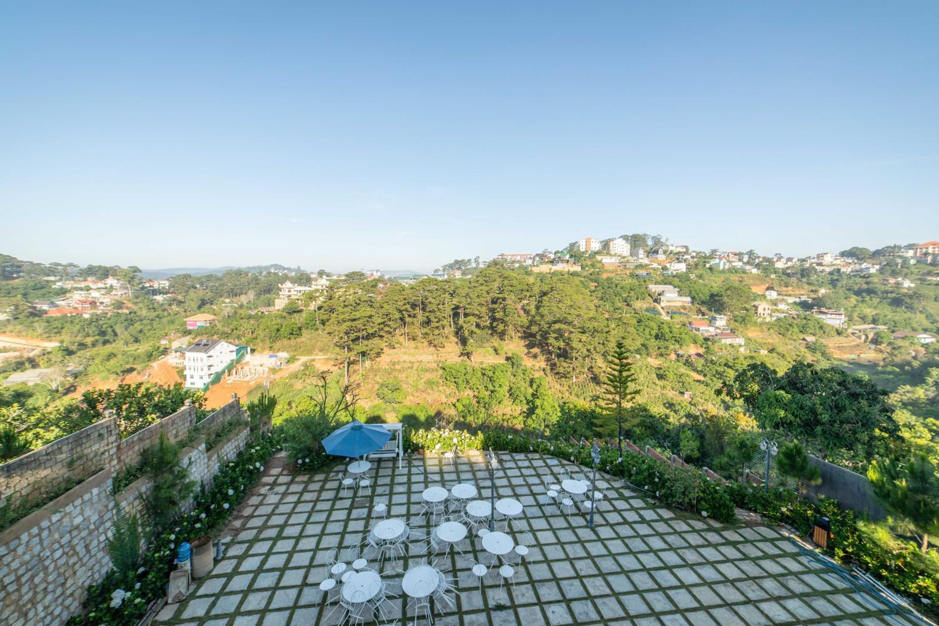 Dalat De Charme Village