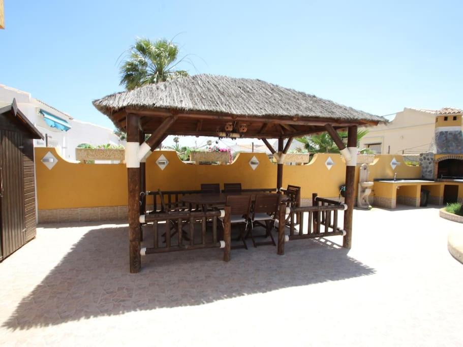 Agradable villa con piscina