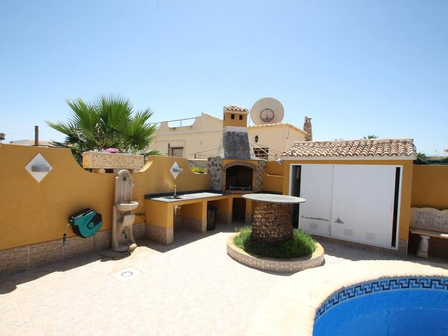Agradable villa con piscina