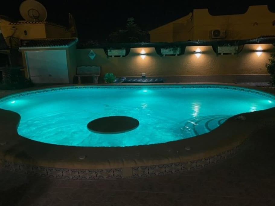 Agradable villa con piscina