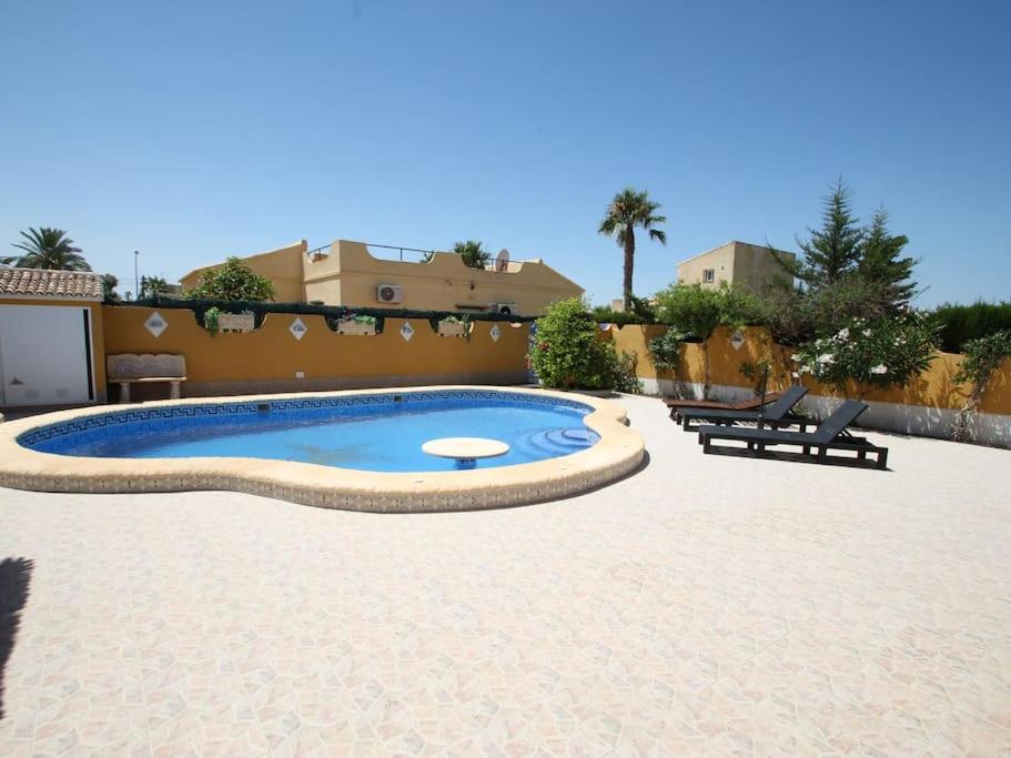Agradable villa con piscina