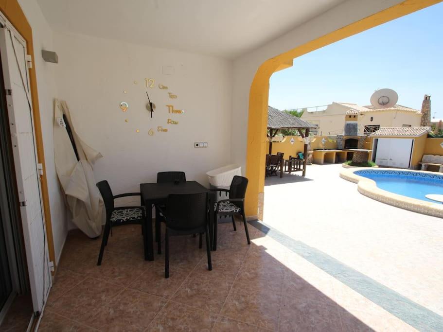Agradable villa con piscina