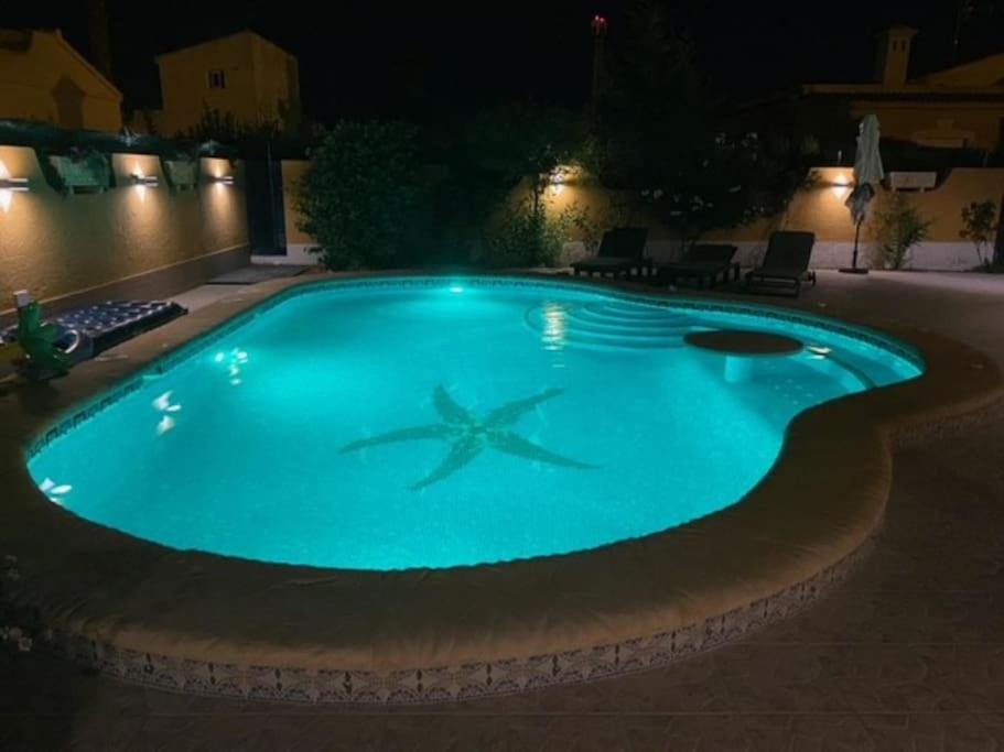 Agradable villa con piscina