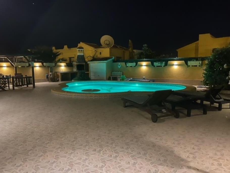 Agradable villa con piscina