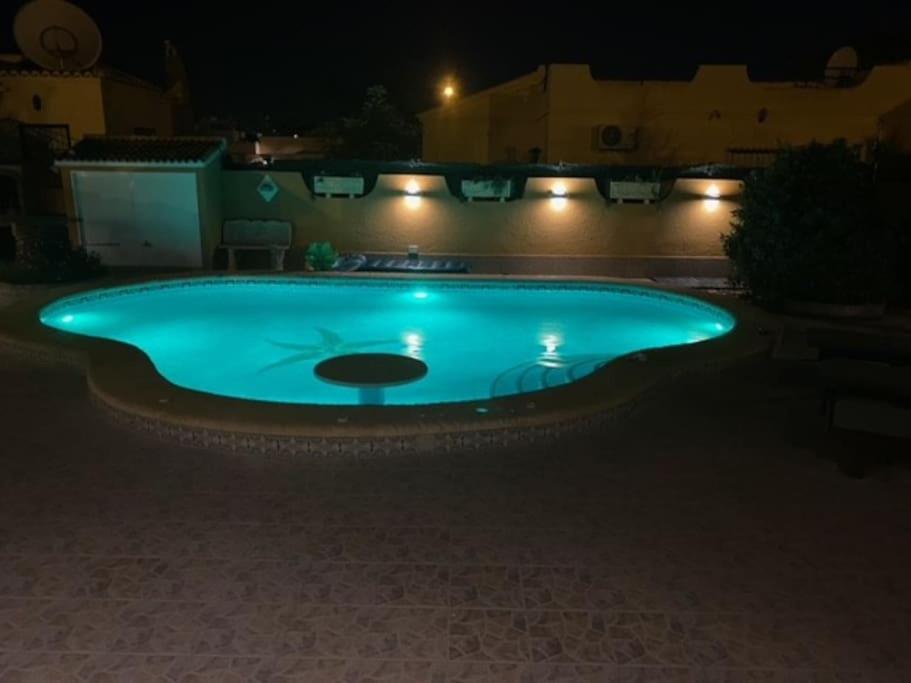 Agradable villa con piscina