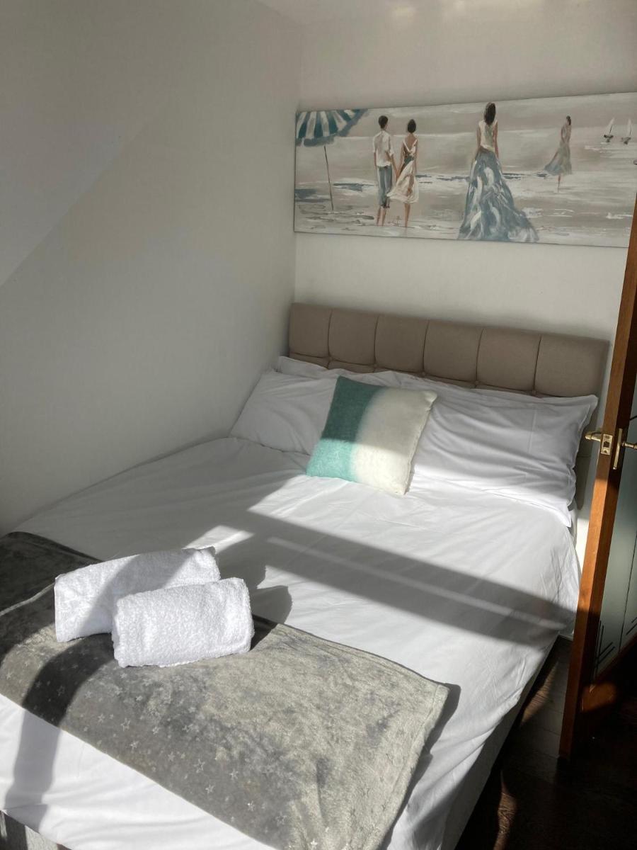 2 Bedroom apartment, with free parking view 5