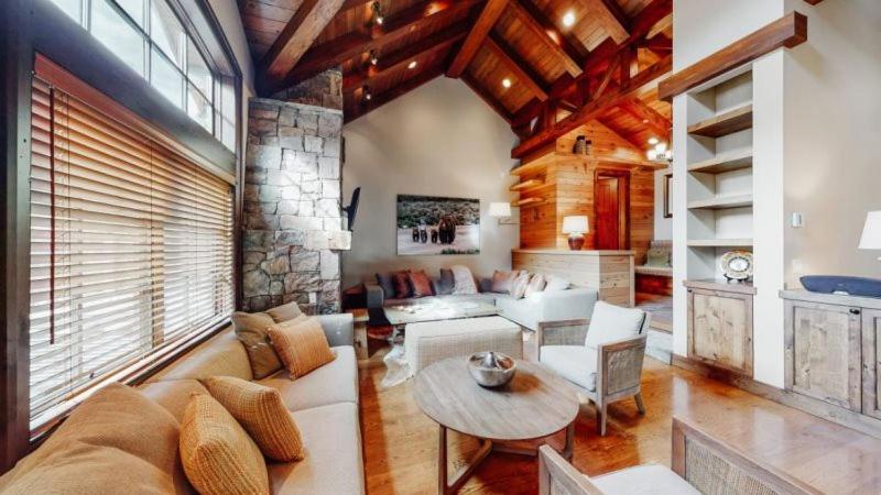 4 Bedroom Ski In, Ski Out Luxury Residence Located Directly On Fanny Hill In Snowmass view 3