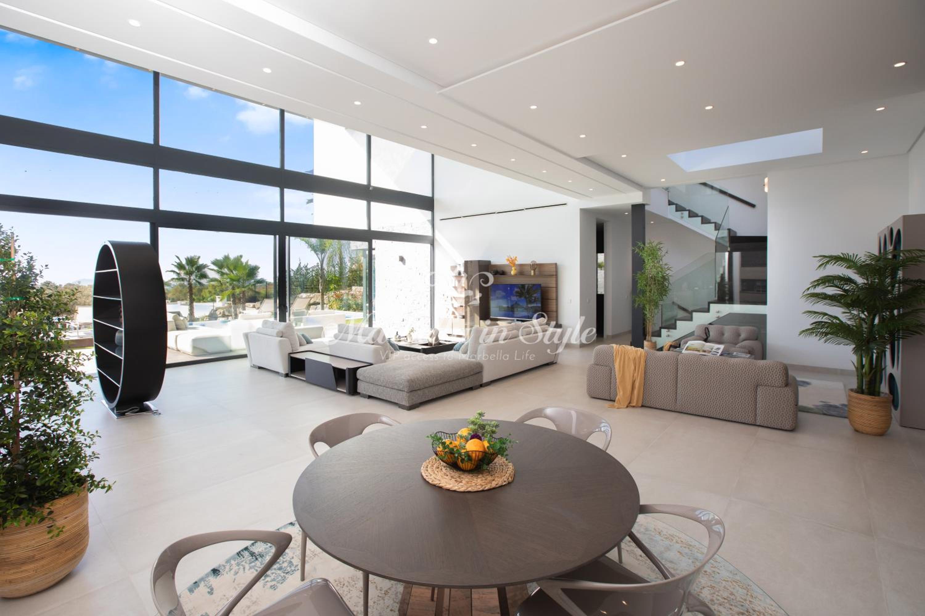 Villa Michaela moderna de súper lujo con piscina y vistas
