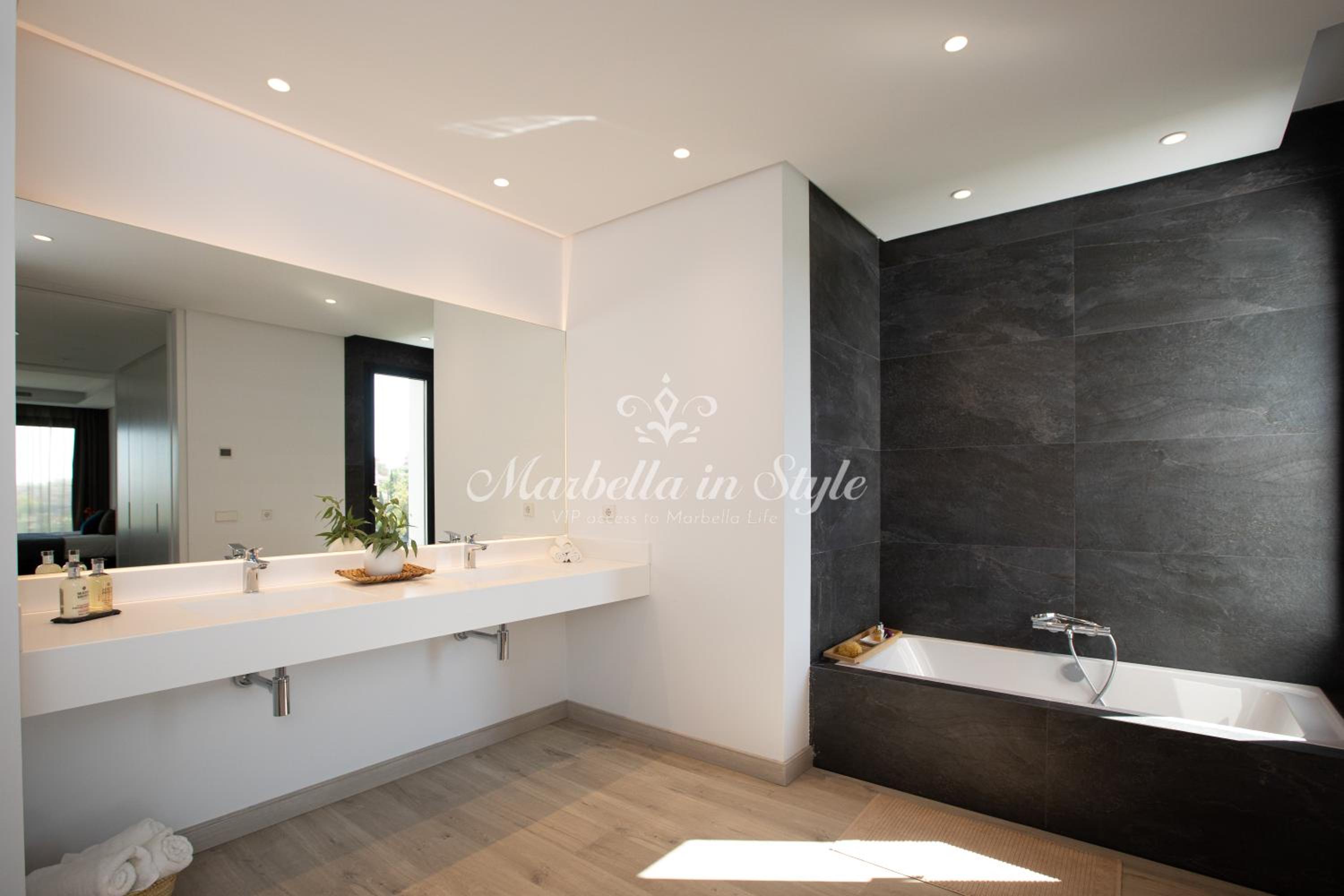 Villa Michaela moderna de súper lujo con piscina y vistas